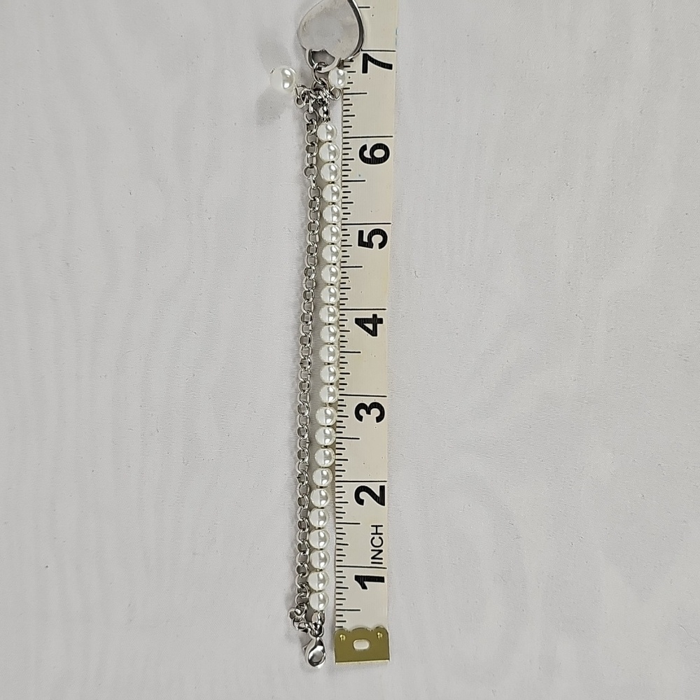 Elegant Silver and White Pearl Bracelet - Picture 3 of 3